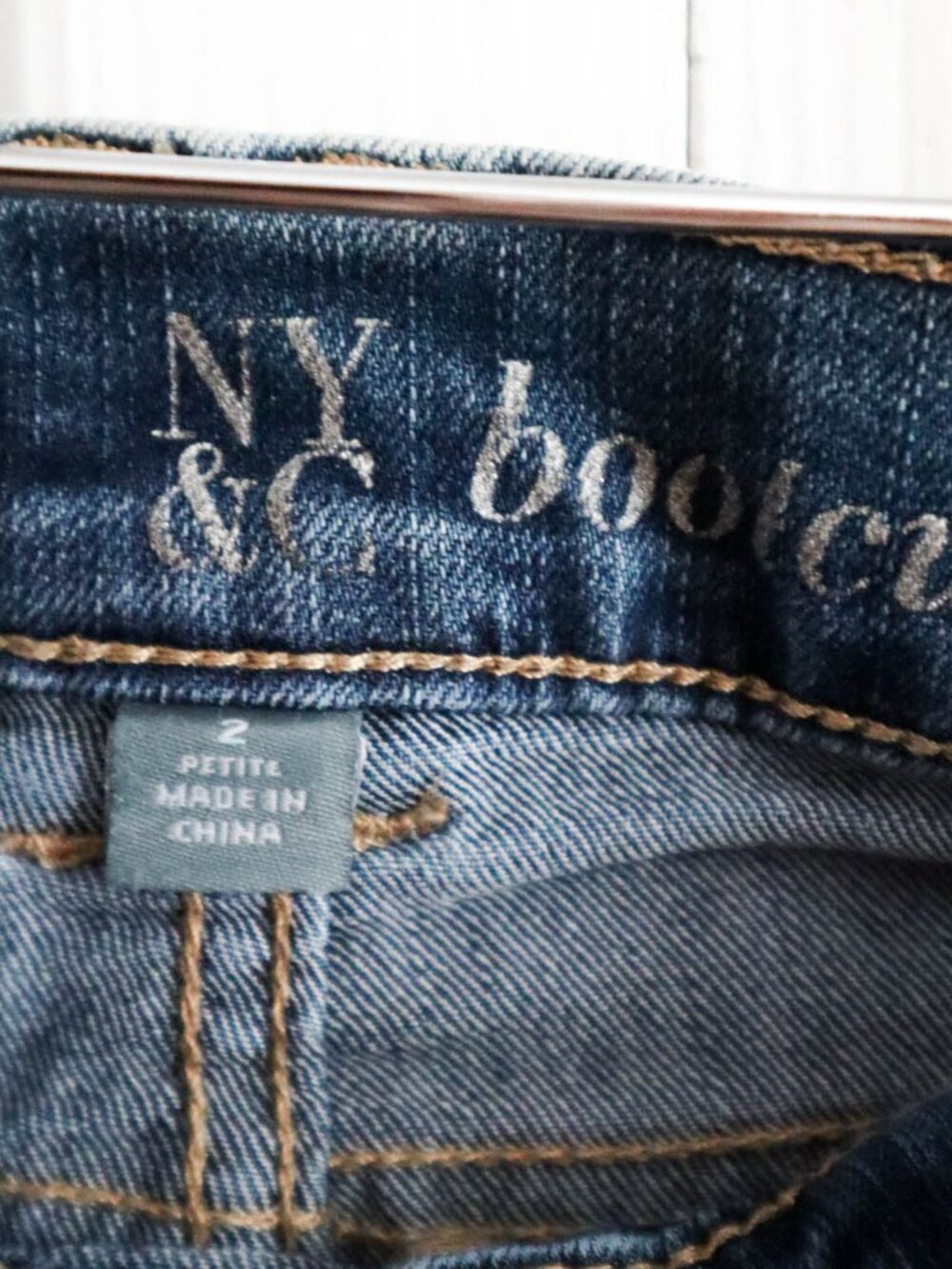 New York & Company Y2K Low Rise Boot Cut Jeans Sz 2 Waist 28" Petite Dark Wash - Picture 5 of 6